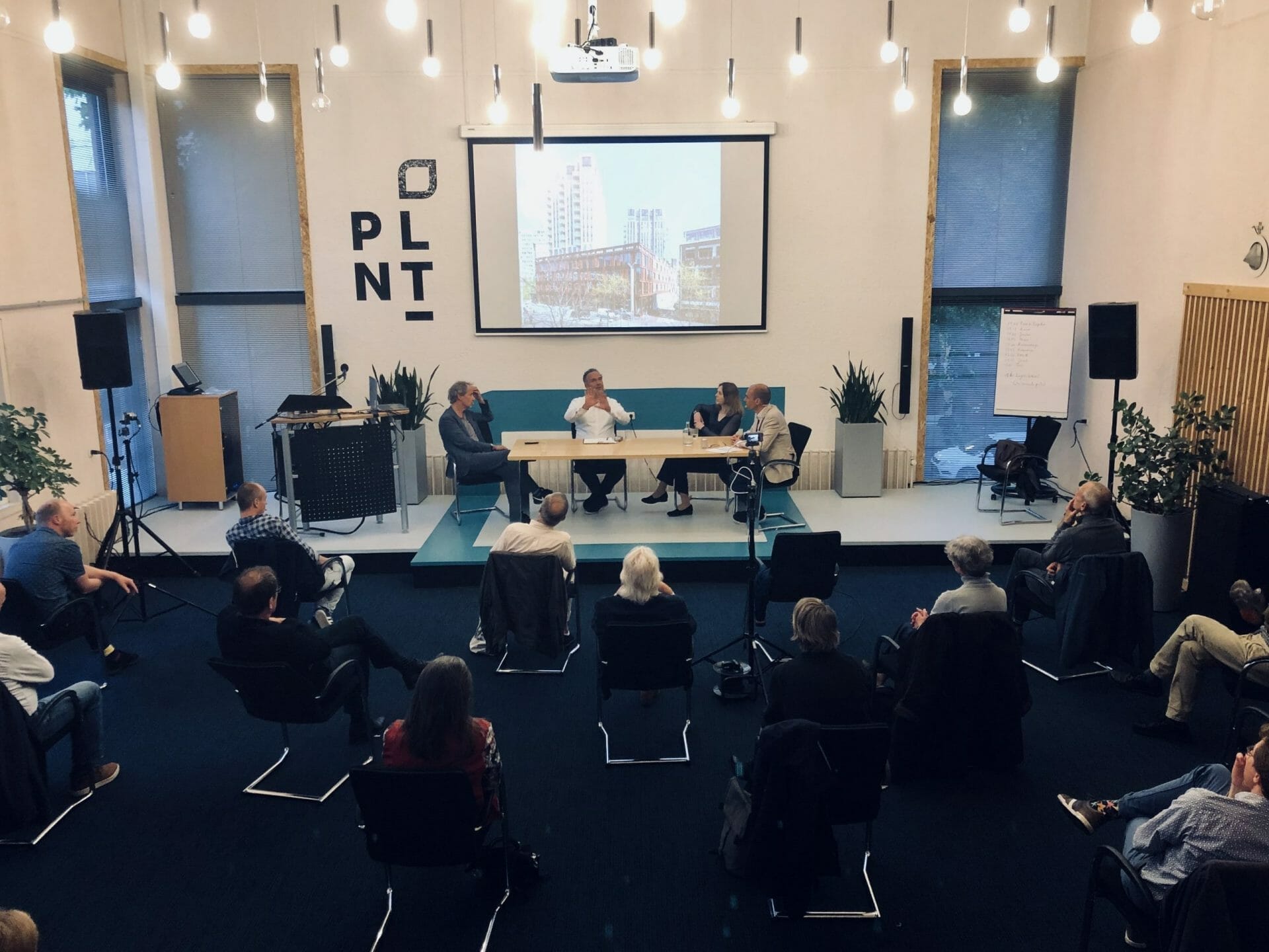 Lees meer over het artikel Architectuur en De identiteit van Leiden: Een bewogen gesprek met uiteenlopende visies