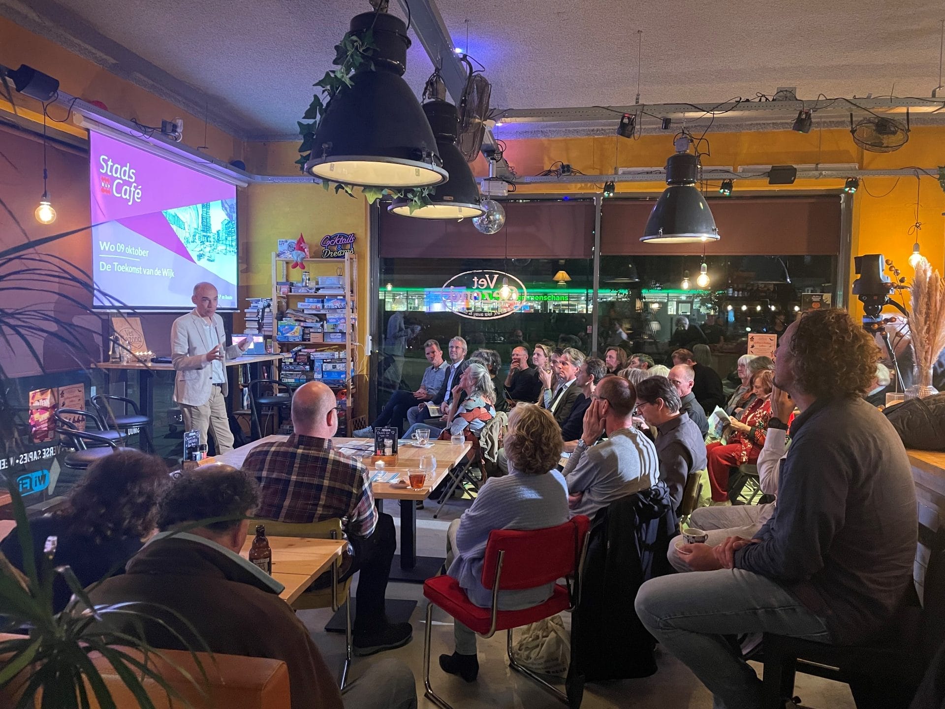 Lees meer over het artikel Stadscafé #32: ‘Zeg eens hoi’